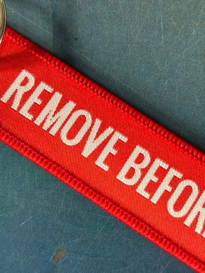 Schlüsselanhänger Remove before flight