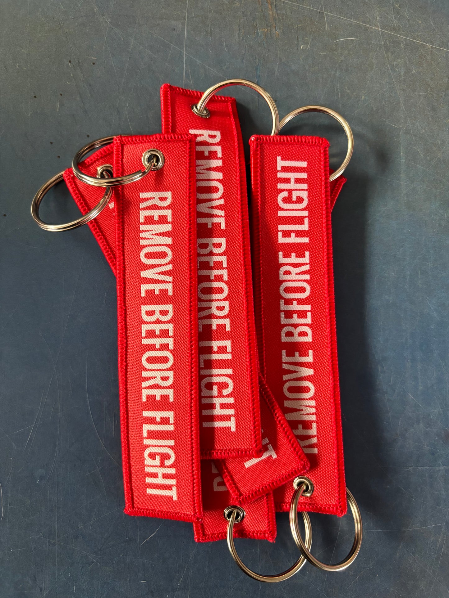 Schlüsselanhänger Remove before flight