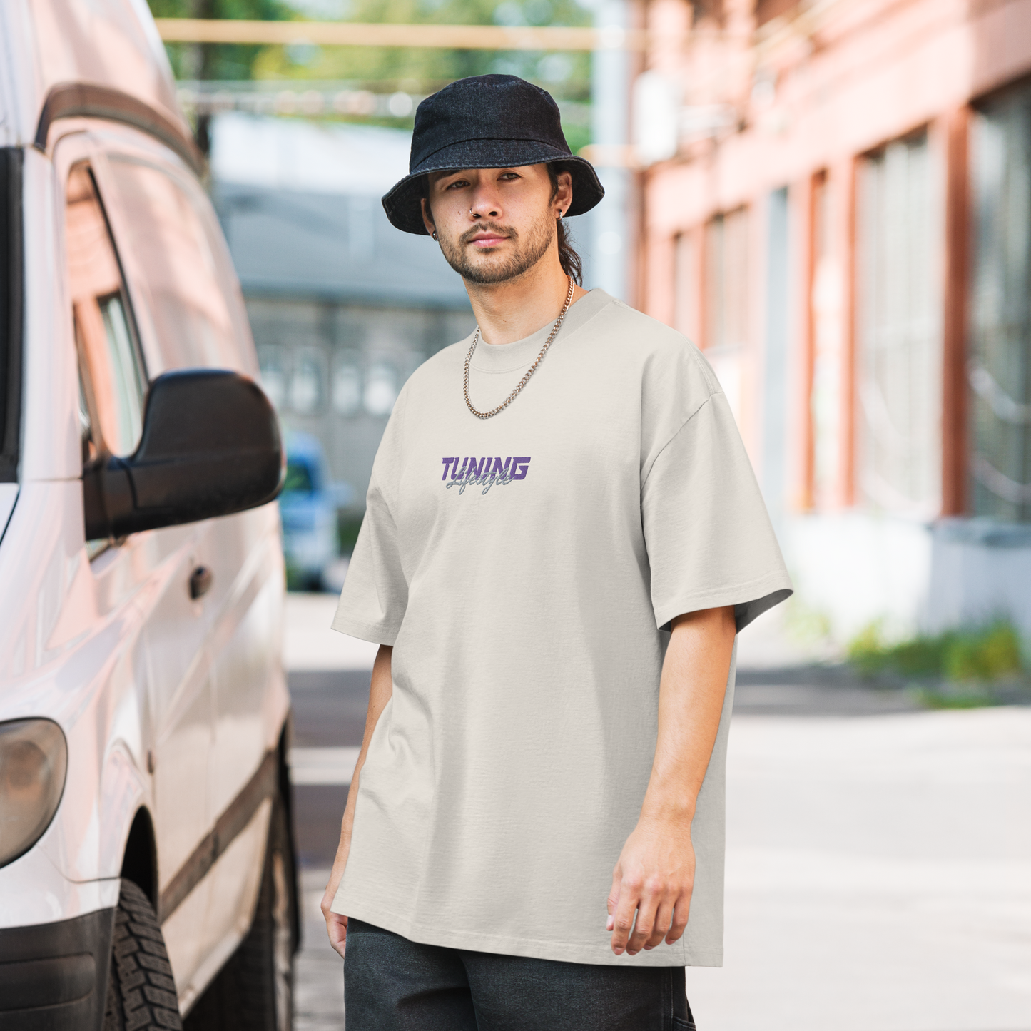 Oversized T-Shirt mit verwaschenem Look Tuning Lifestyle gestickt