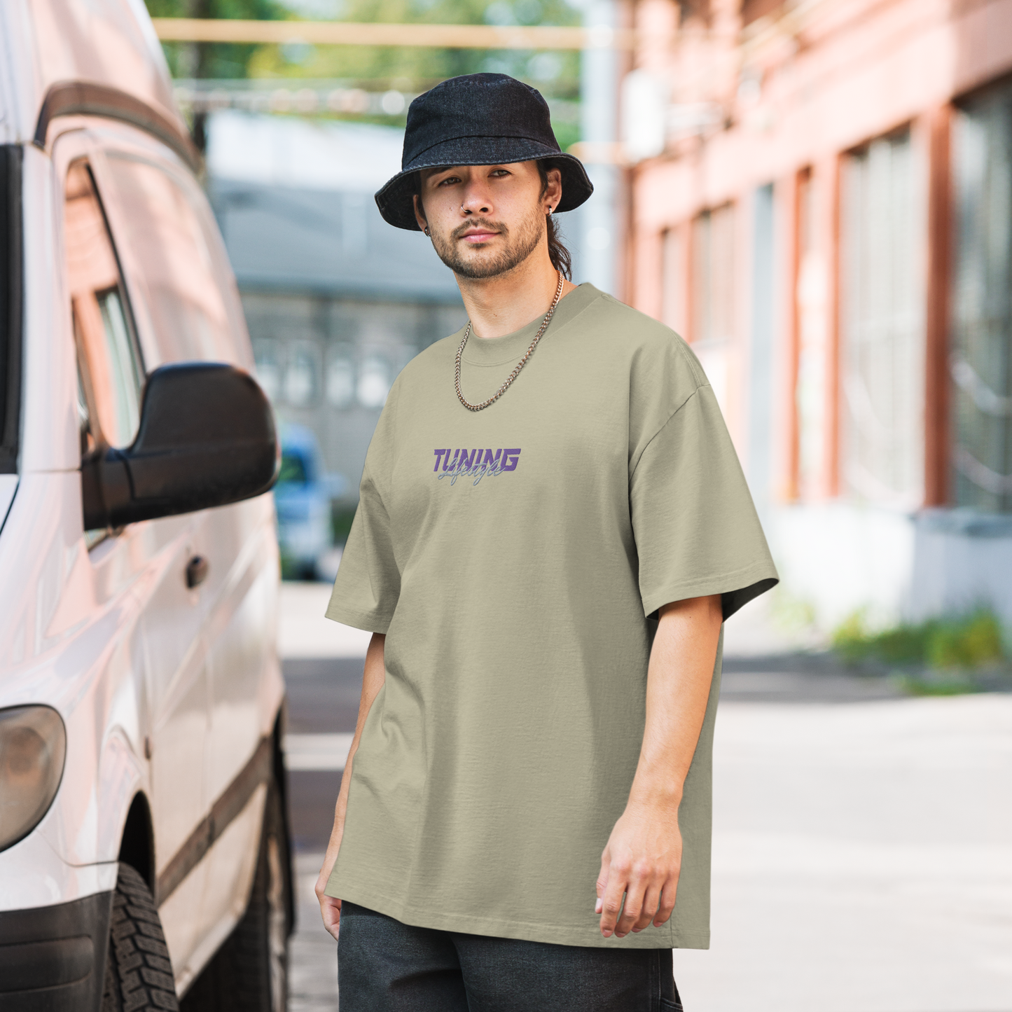 Oversized T-Shirt mit verwaschenem Look Tuning Lifestyle gestickt